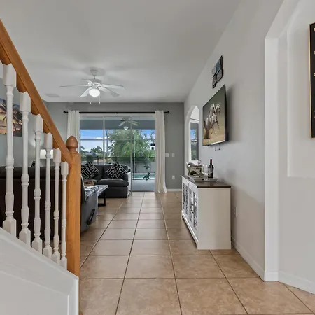 Villa Eman 5Bed 4Bath With Private Pool& Hot Tub Close 2 Disney & Legoland